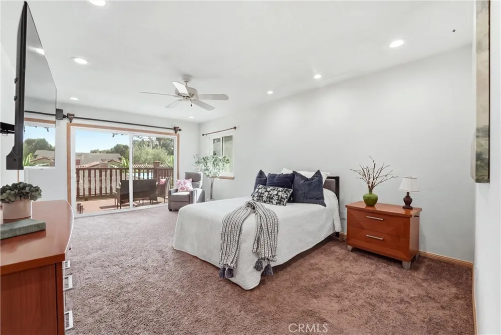5872 Meadowbrook Drive Huntington Beach, CA 92649