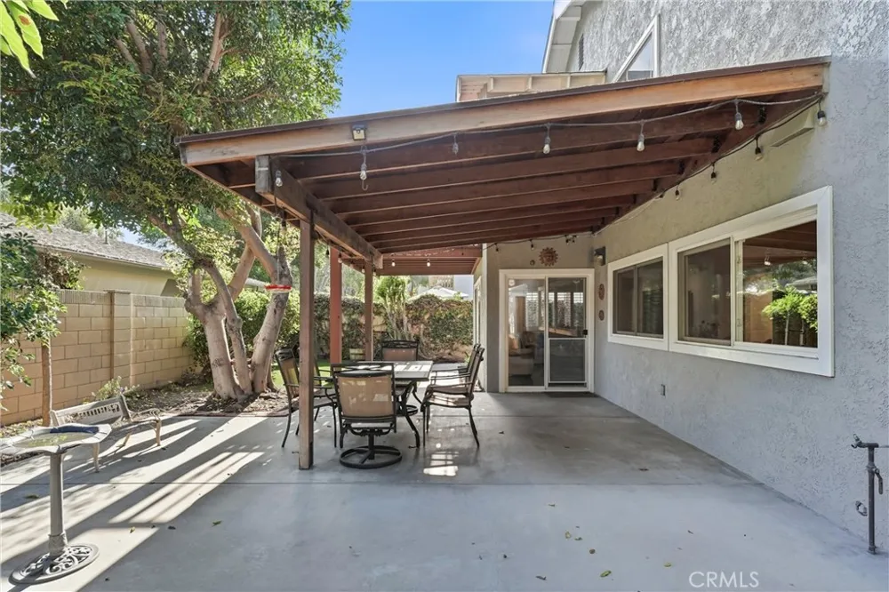 5872 Meadowbrook Drive Huntington Beach, CA 92649