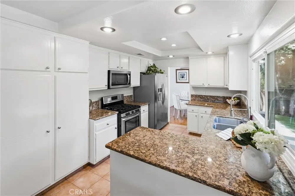 5872 Meadowbrook Drive Huntington Beach, CA 92649