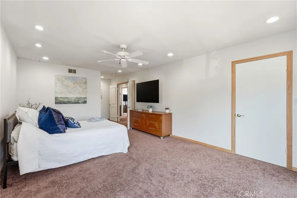 5872 Meadowbrook Drive Huntington Beach, CA 92649
