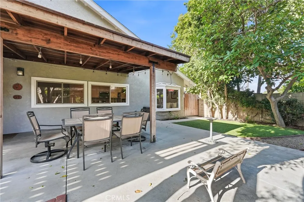 5872 Meadowbrook Drive Huntington Beach, CA 92649