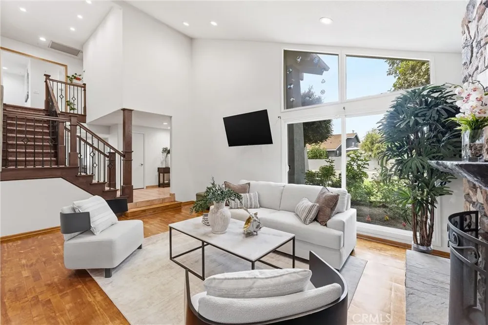 5872 Meadowbrook Drive Huntington Beach, CA 92649