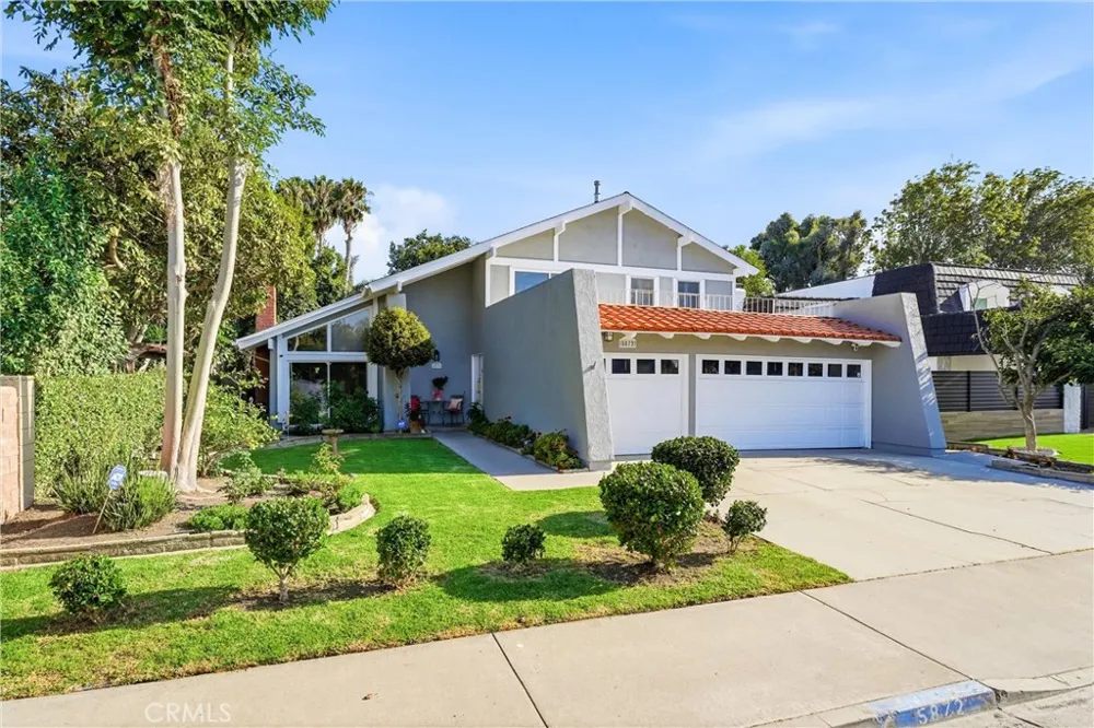 5872 Meadowbrook Drive Huntington Beach, CA 92649