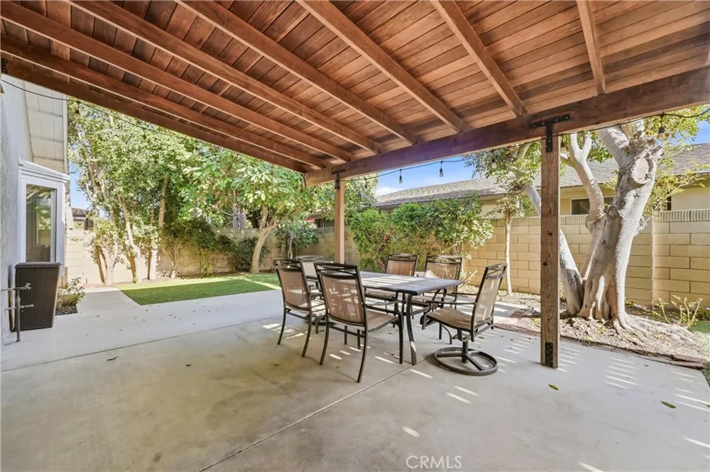 5872 Meadowbrook Drive Huntington Beach, CA 92649