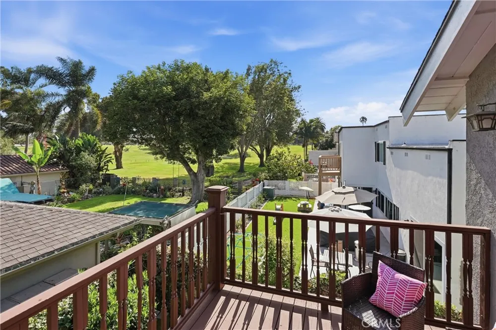 5872 Meadowbrook Drive Huntington Beach, CA 92649