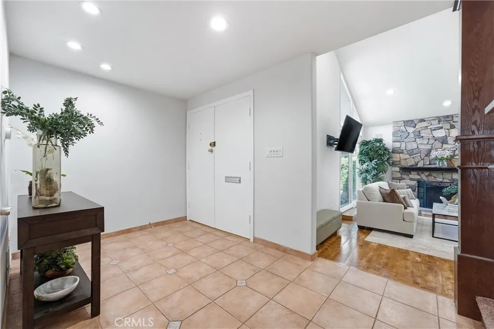 5872 Meadowbrook Drive Huntington Beach, CA 92649