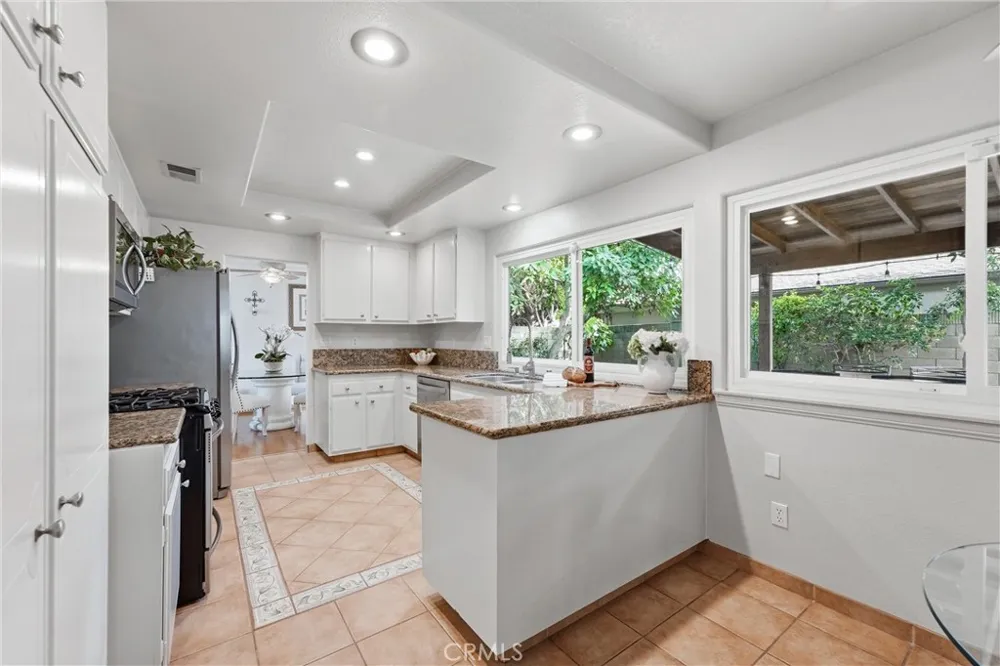 5872 Meadowbrook Drive Huntington Beach, CA 92649