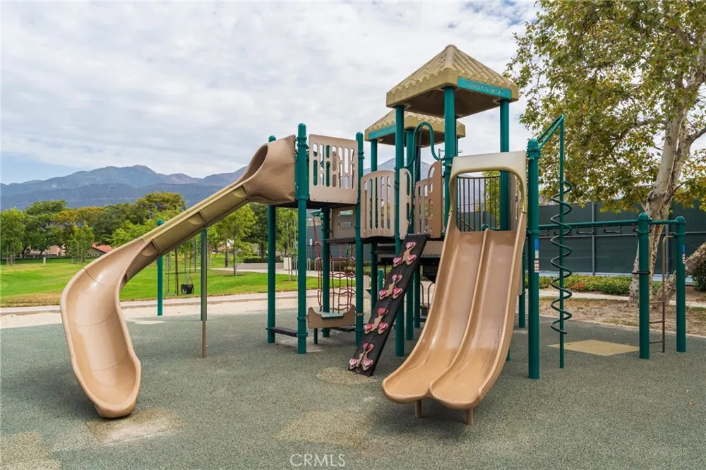 23 Vista Colinas Rancho Santa Margarita, CA 92688