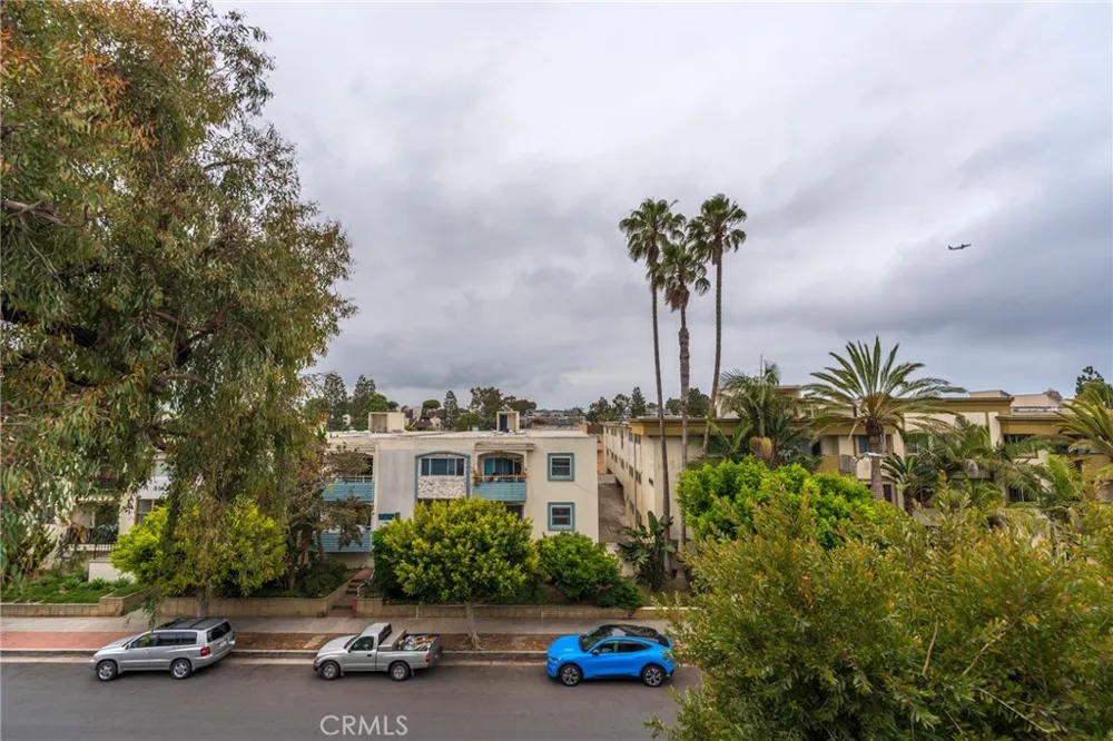 8163 Redlands Street #56 Playa del Rey, CA 90293