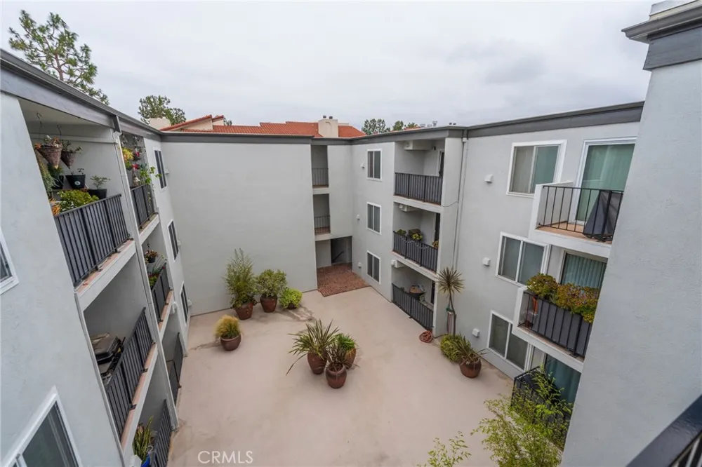 8163 Redlands Street #56 Playa del Rey, CA 90293