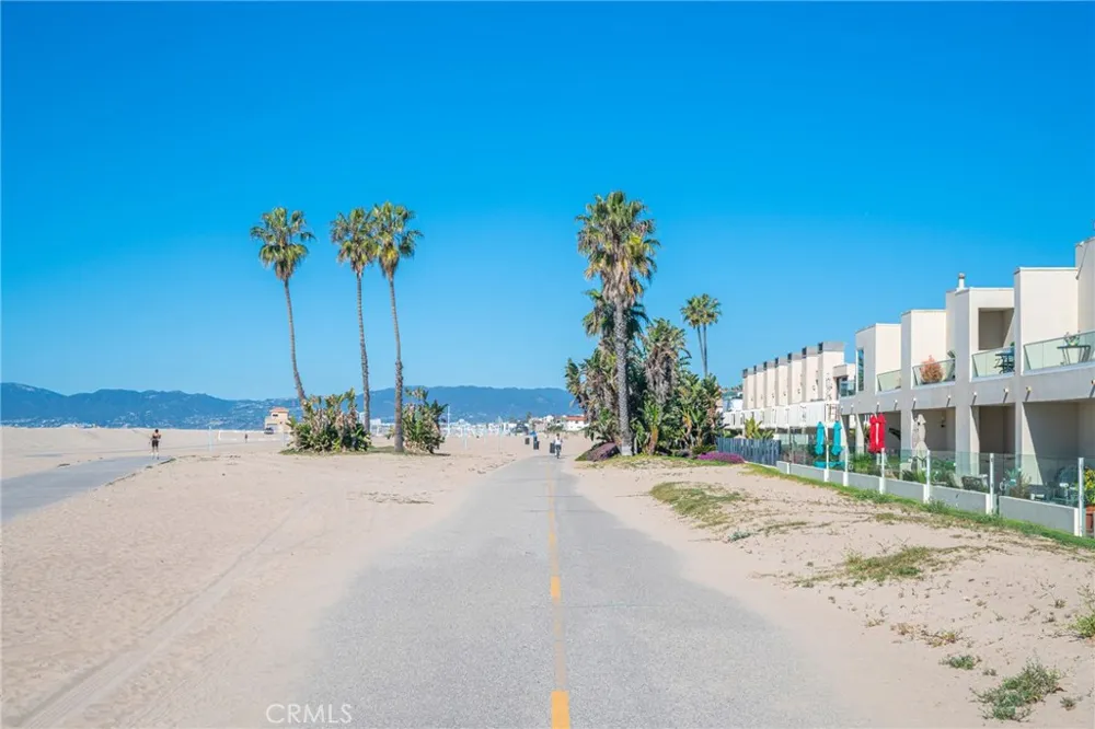 8163 Redlands Street #56 Playa del Rey, CA 90293
