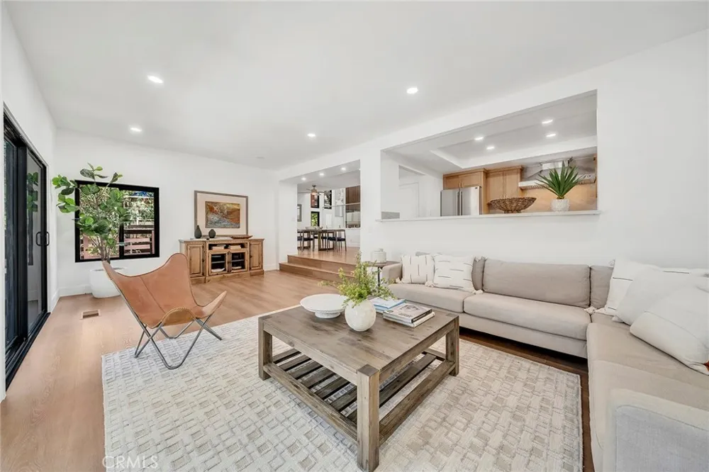 25031 Castlewood Lake Forest, CA 92630