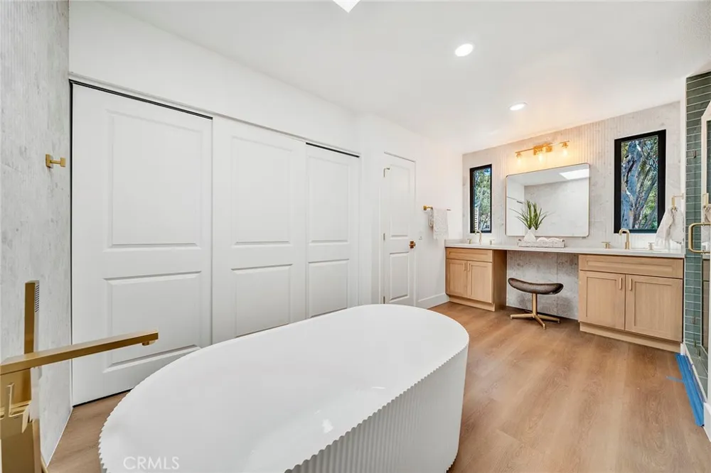 25031 Castlewood Lake Forest, CA 92630