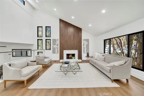 25031 Castlewood