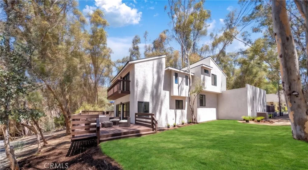 25031 Castlewood Lake Forest, CA 92630