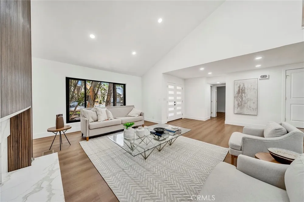 25031 Castlewood Lake Forest, CA 92630