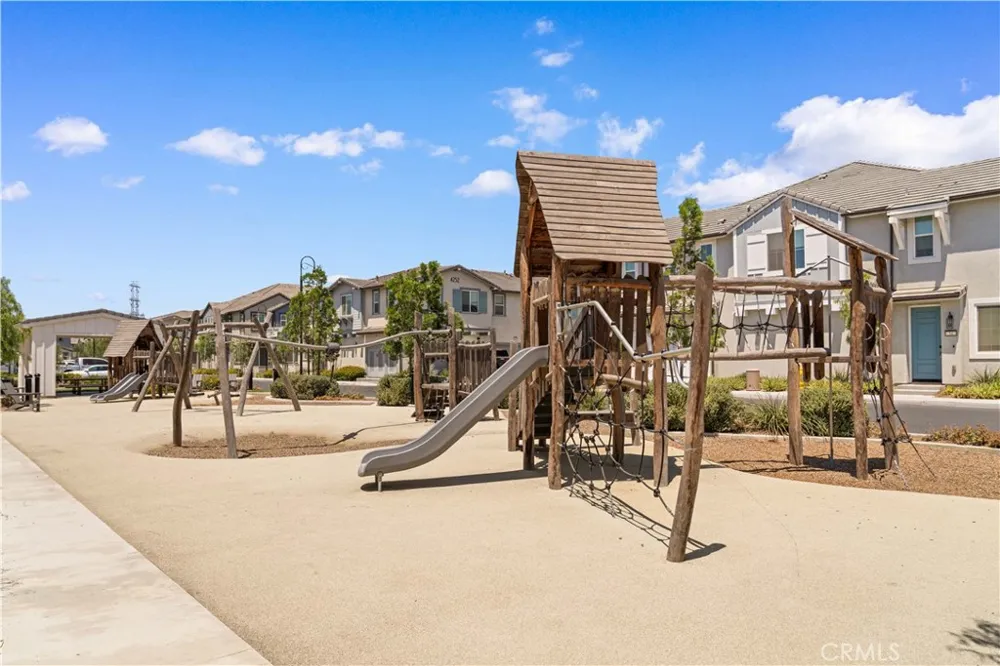 3923 E Carmel Privado Ontario, CA 91761