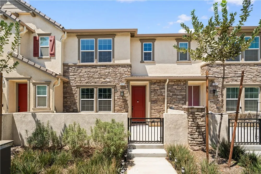 3923 E Carmel Privado Ontario, CA 91761