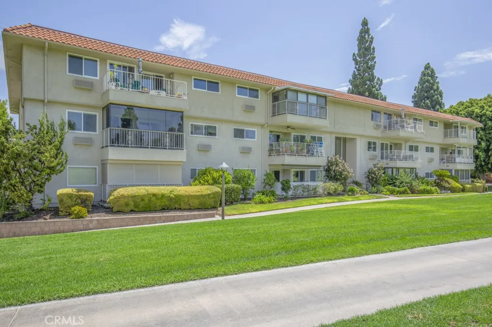 2386 Via Mariposa West W #2F Laguna Woods, CA 92637