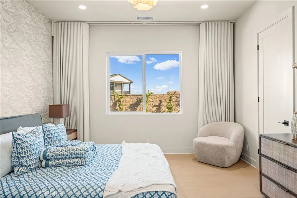 18472 Boulder Bluff Silverado, CA 92676