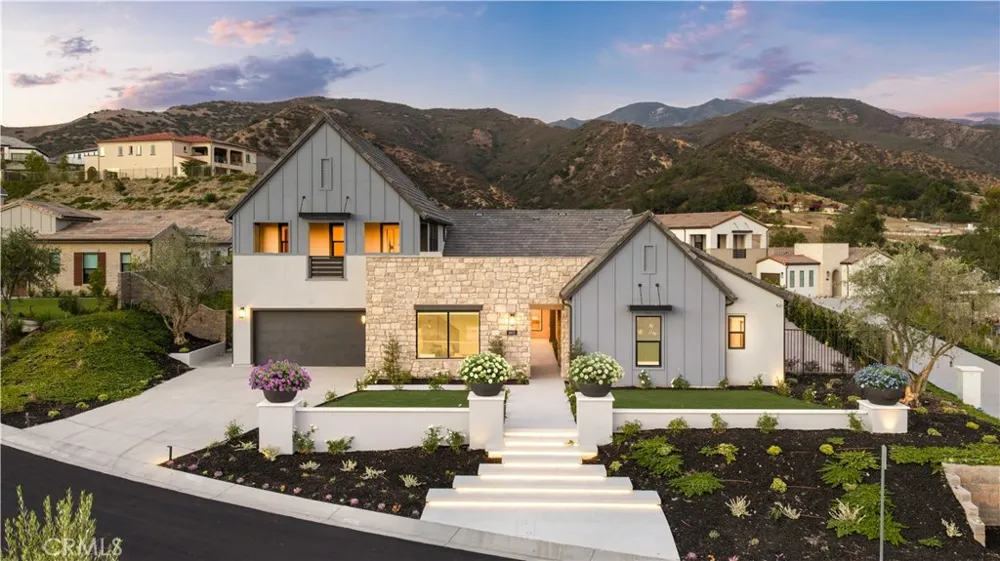 18472 Boulder Bluff Silverado, CA 92676