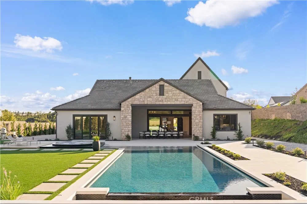 18472 Boulder Bluff Silverado, CA 92676