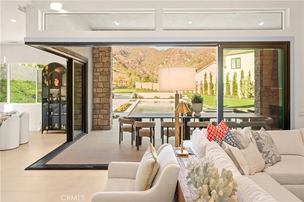 18472 Boulder Bluff Silverado, CA 92676