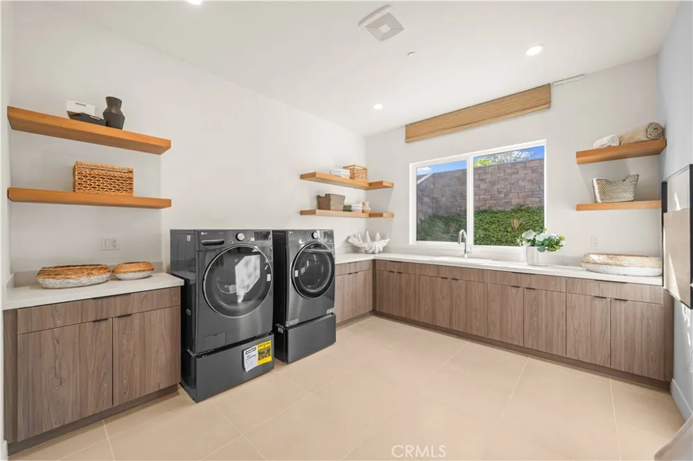 18472 Boulder Bluff Silverado, CA 92676