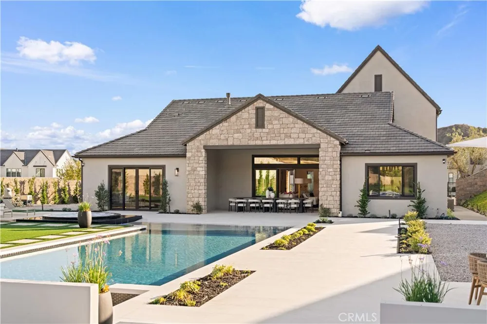 18472 Boulder Bluff Silverado, CA 92676