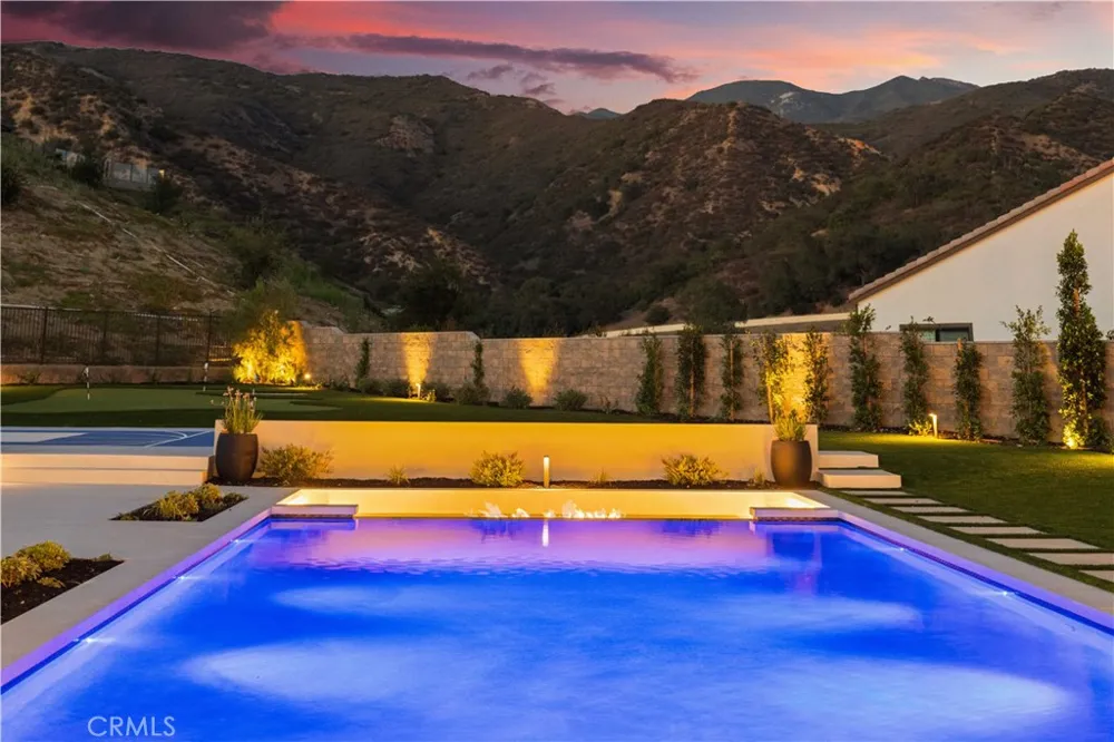 18472 Boulder Bluff Silverado, CA 92676