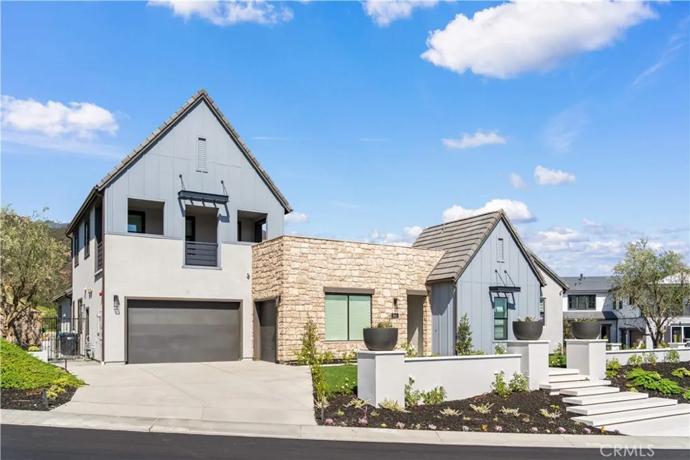 18472 Boulder Bluff Silverado, CA 92676