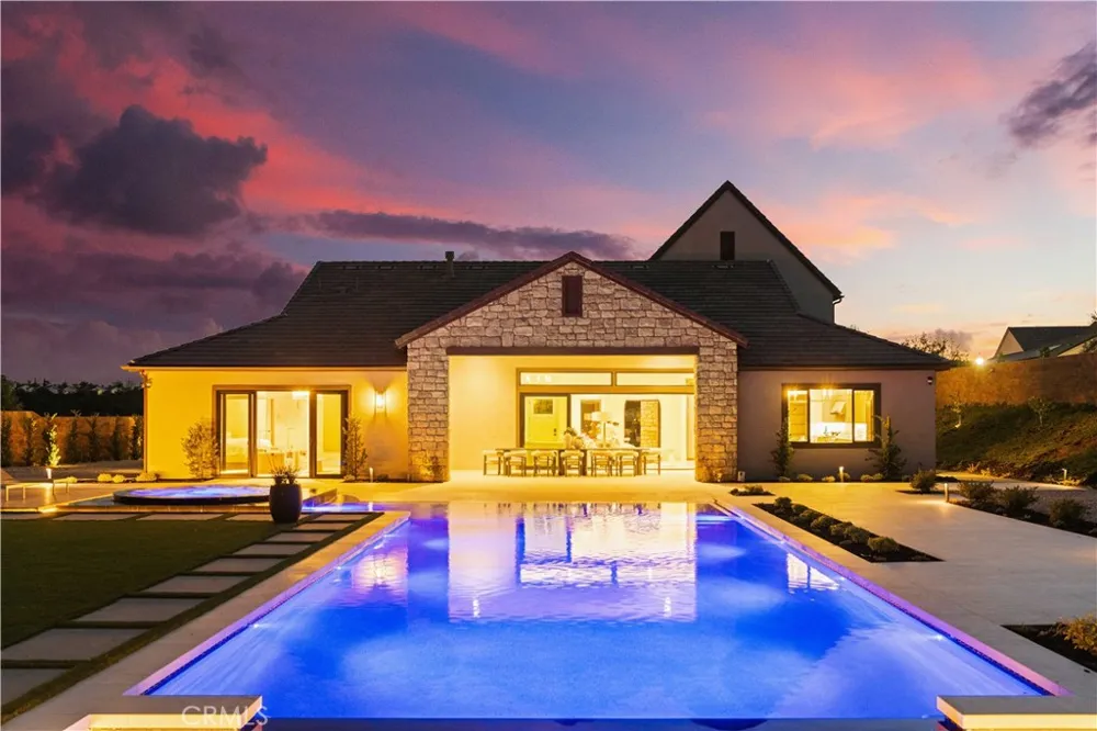 18472 Boulder Bluff Silverado, CA 92676