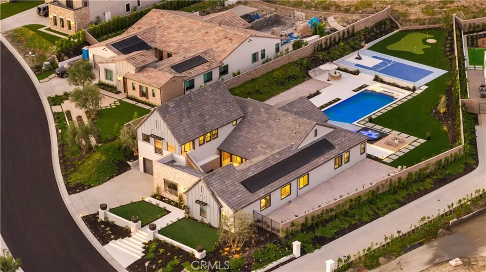 18472 Boulder Bluff Silverado, CA 92676