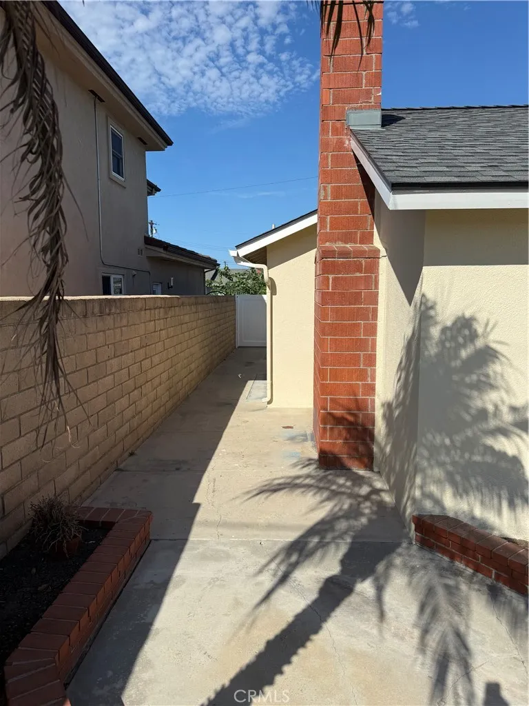 15522 Pratt Huntington Beach, CA 92647