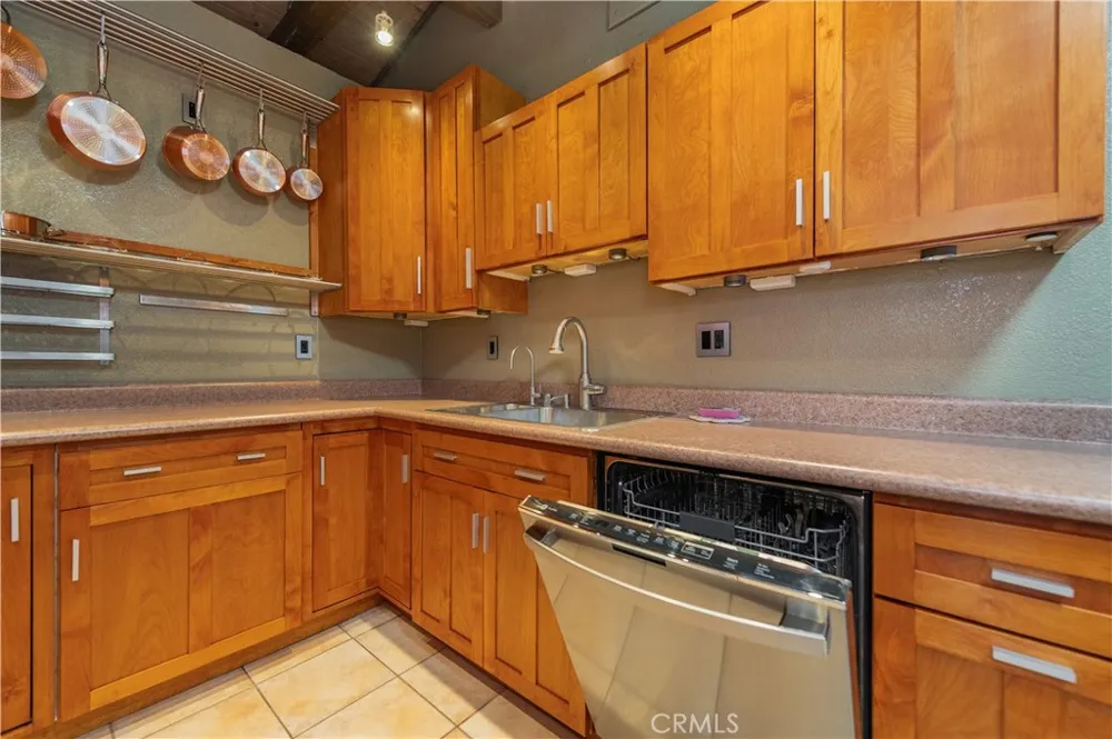 1000 W Macarthur Boulevard #13 Santa Ana, CA 92707