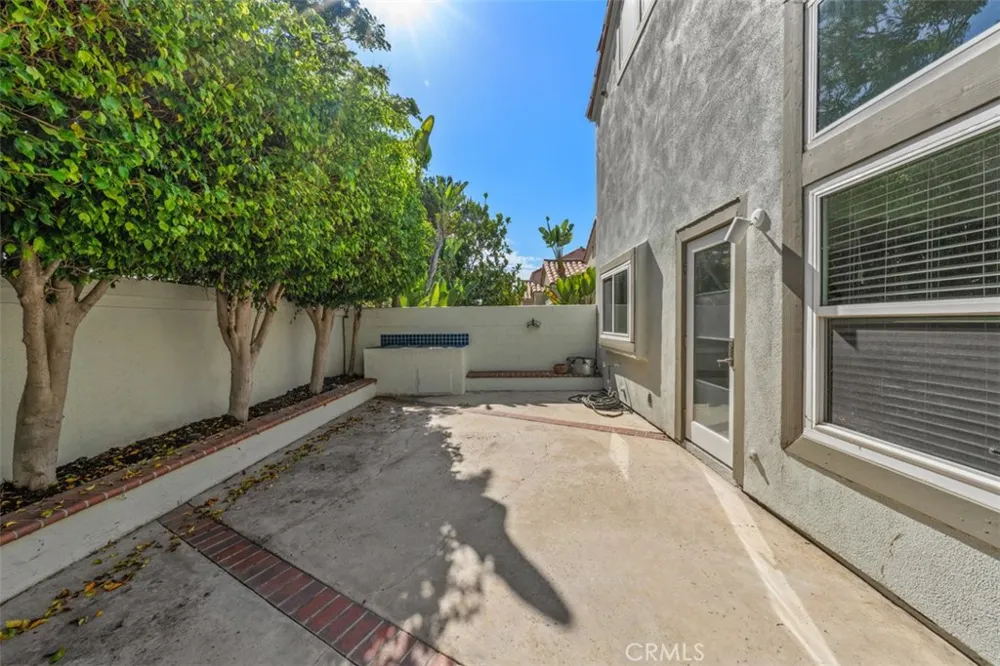27 Almeria Irvine, CA 92614