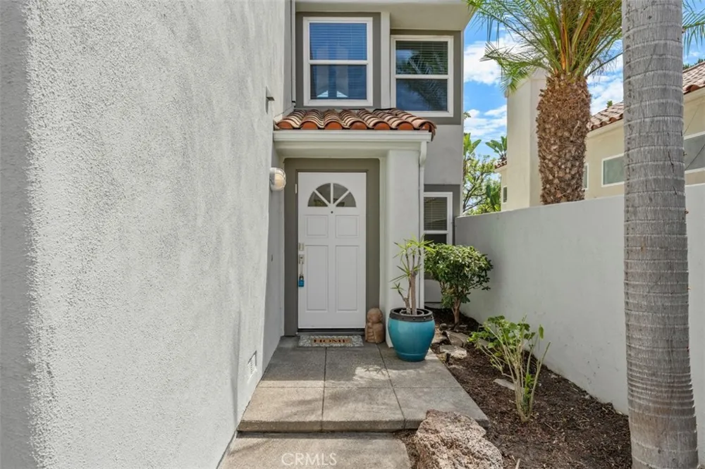 27 Almeria Irvine, CA 92614
