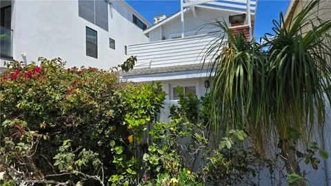 1812 W Balboa