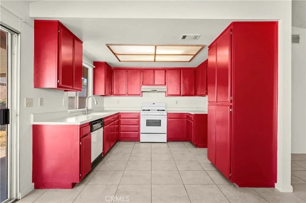 2310 Edam Lancaster, CA 93536