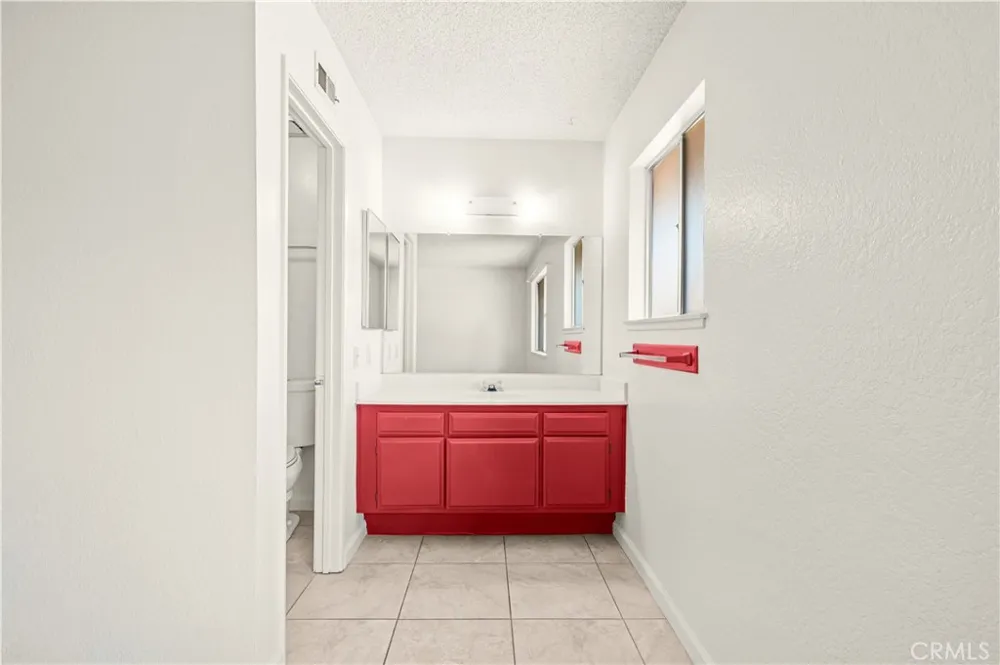 2310 Edam Lancaster, CA 93536
