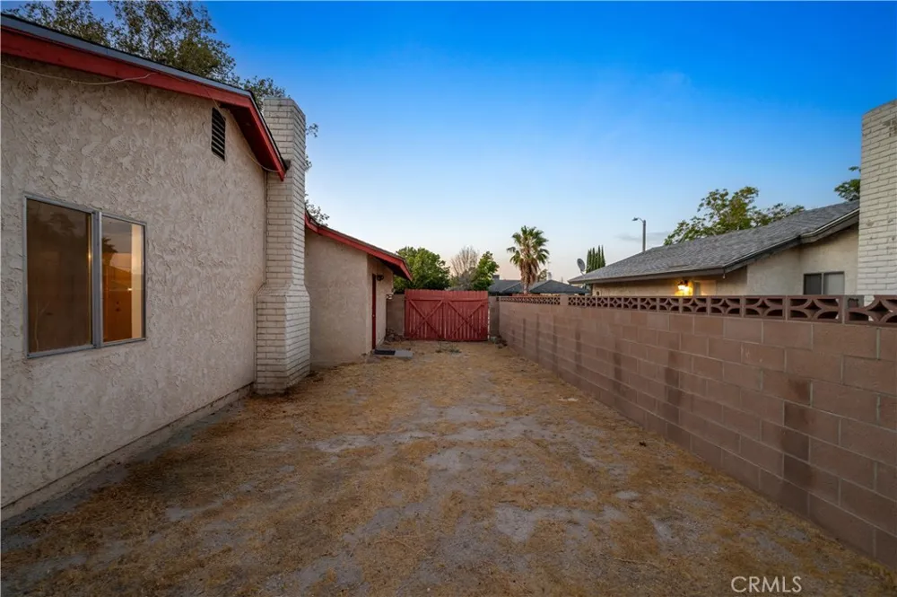 2310 Edam Lancaster, CA 93536
