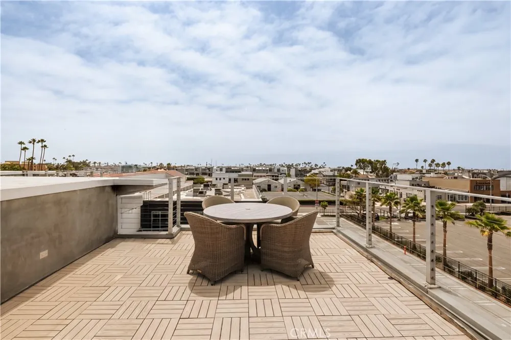 3001 Via Malaga Newport Beach, CA 92663