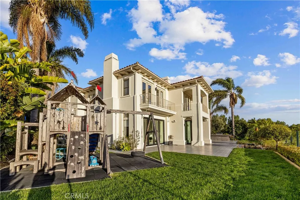 37 Vista Luci Newport Coast, CA 92657