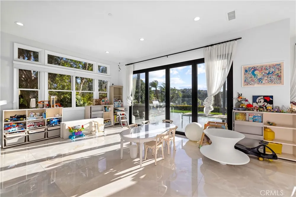 37 Vista Luci Newport Coast, CA 92657