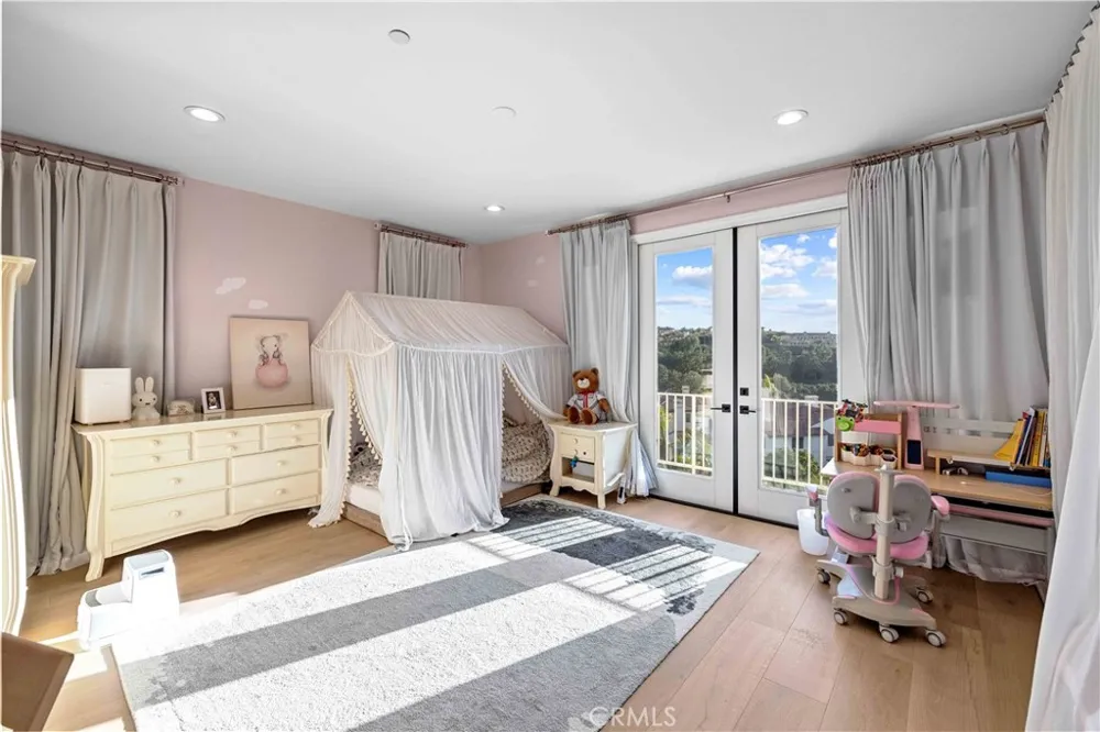 37 Vista Luci Newport Coast, CA 92657
