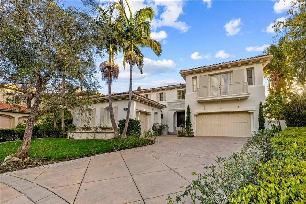 37 Vista Luci Newport Coast, CA 92657