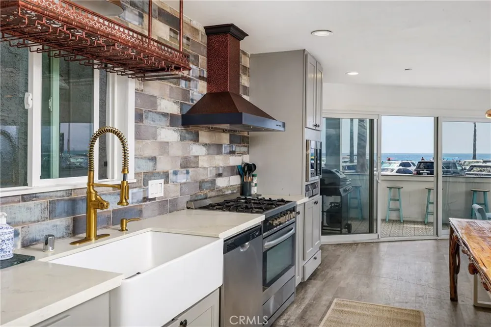 2214 W Oceanfront #A Newport Beach, CA 92663