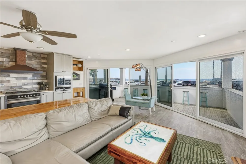 2214 W Oceanfront #A Newport Beach, CA 92663