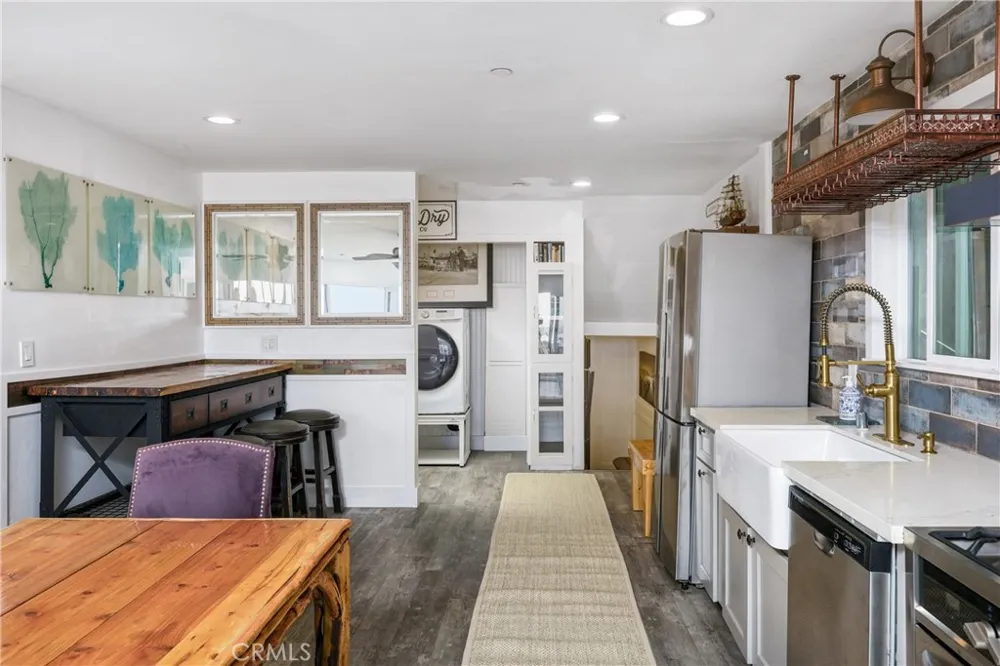 2214 W Oceanfront #A Newport Beach, CA 92663