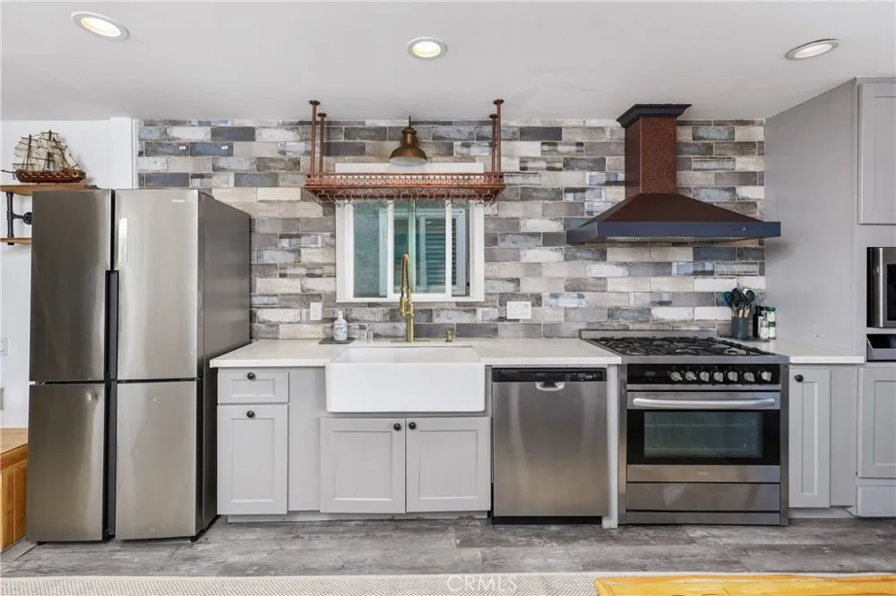 2214 W Oceanfront #A Newport Beach, CA 92663